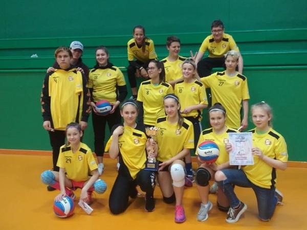 Velký úspěch ve volejbalu - vítězství volejbalové ligy litvínovských škol